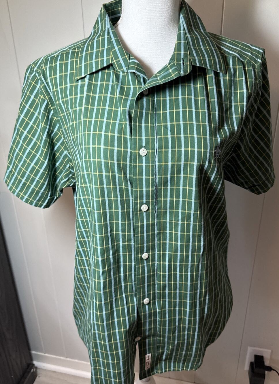 An Original Penguin Brand By Munsingwear Classic Fit Button Down LARGE YY